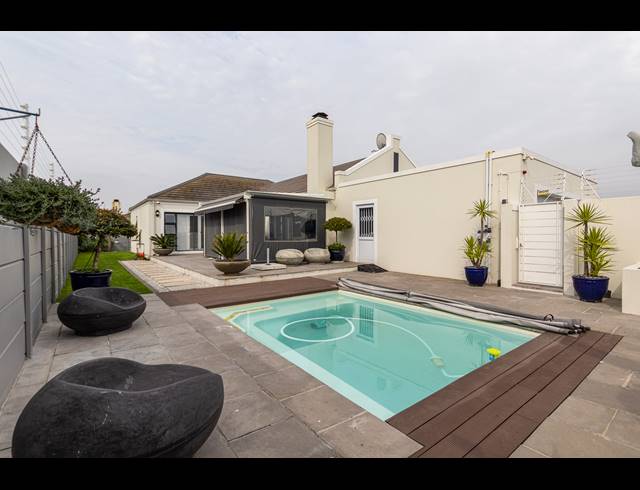 3 BEDROOM FREESTANDING TO LET IN SUNNINGDALE